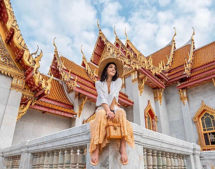 Chụp ảnh tại những ngôi chùa nổi tiếng.