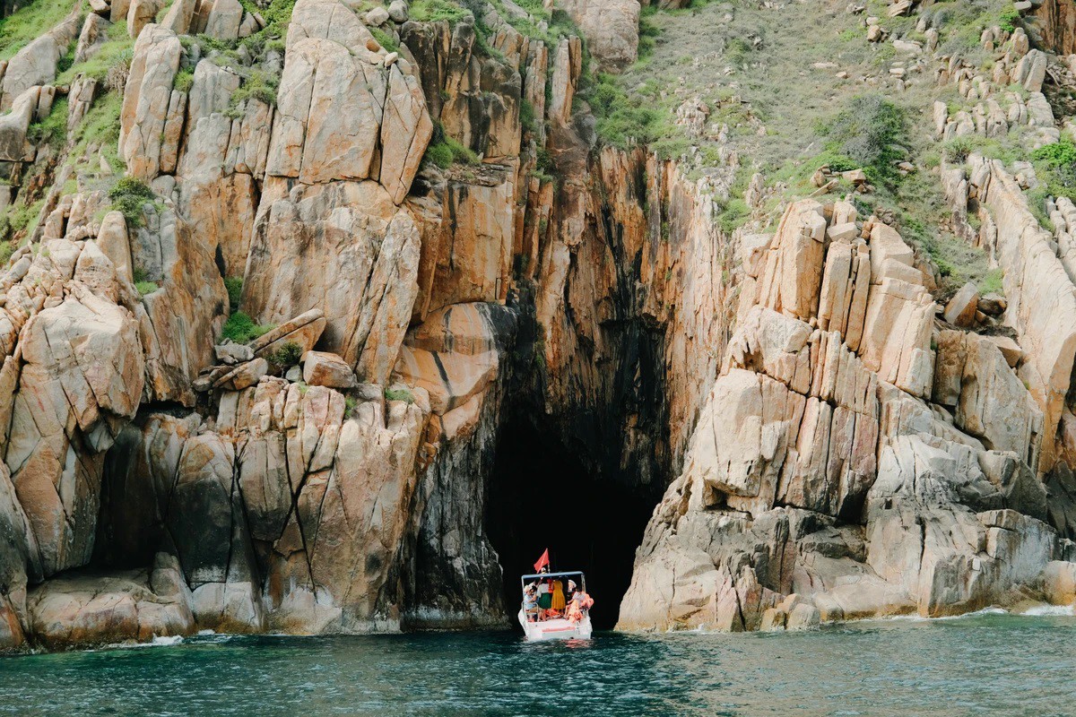 Điện quạt gió Đầm Nại là điểm check-in lý tưởng của khách du lịch khi đến Ninh Thuận.